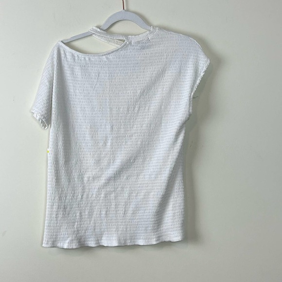 Gibson Look White Asymmetrical Cold Shoulder Smocked Short Sleeve Top NWT Medium - Picture 2 of 8